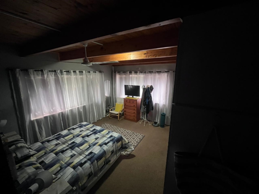 5 Bedroom Property for Sale in Rouxpark Western Cape